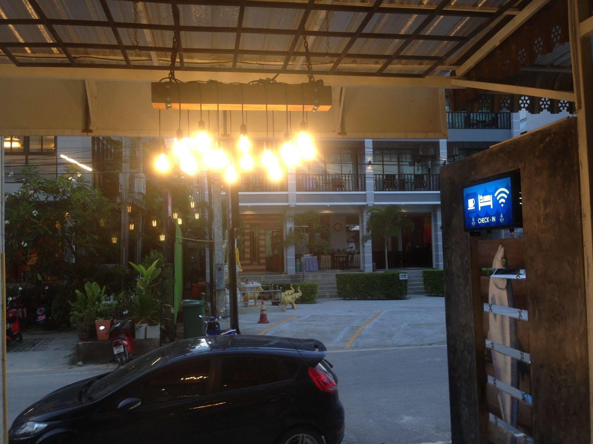 Ploenlay Hotel Ao Nang Buitenkant foto